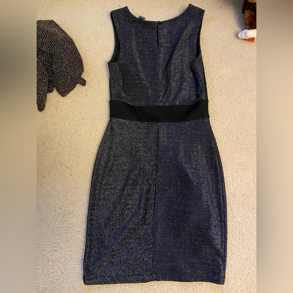 Dresses - Picture 4 of 4